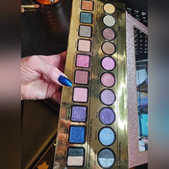 Too faced then and now eyeshadow pallete - Picture 3 of 3